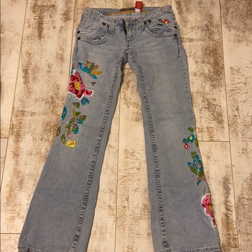 Light washed embroidered jeans/size 3/ZD jeans